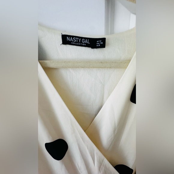 Nasty Gal Cream V-Neck Dress - Picture 5 of 12